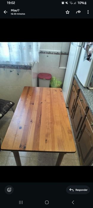 Mesa de cozinha em madeira