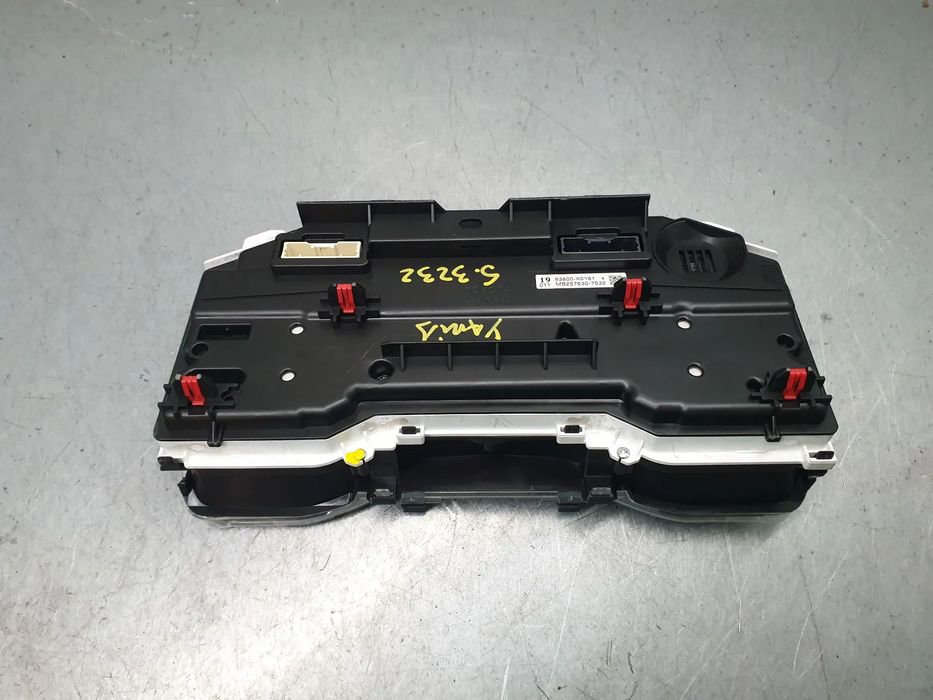 Quadrante / painel de instrumentos TOYOTA Yaris (_P21_, _PA1_, _PH1_)