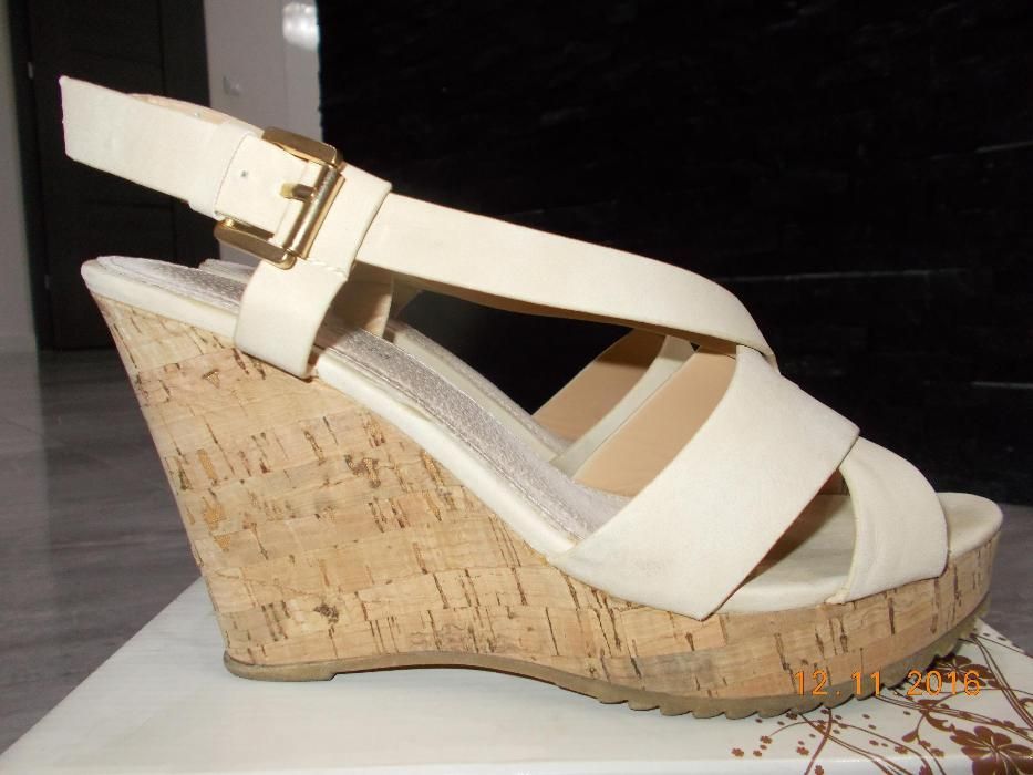 buty na koturnie