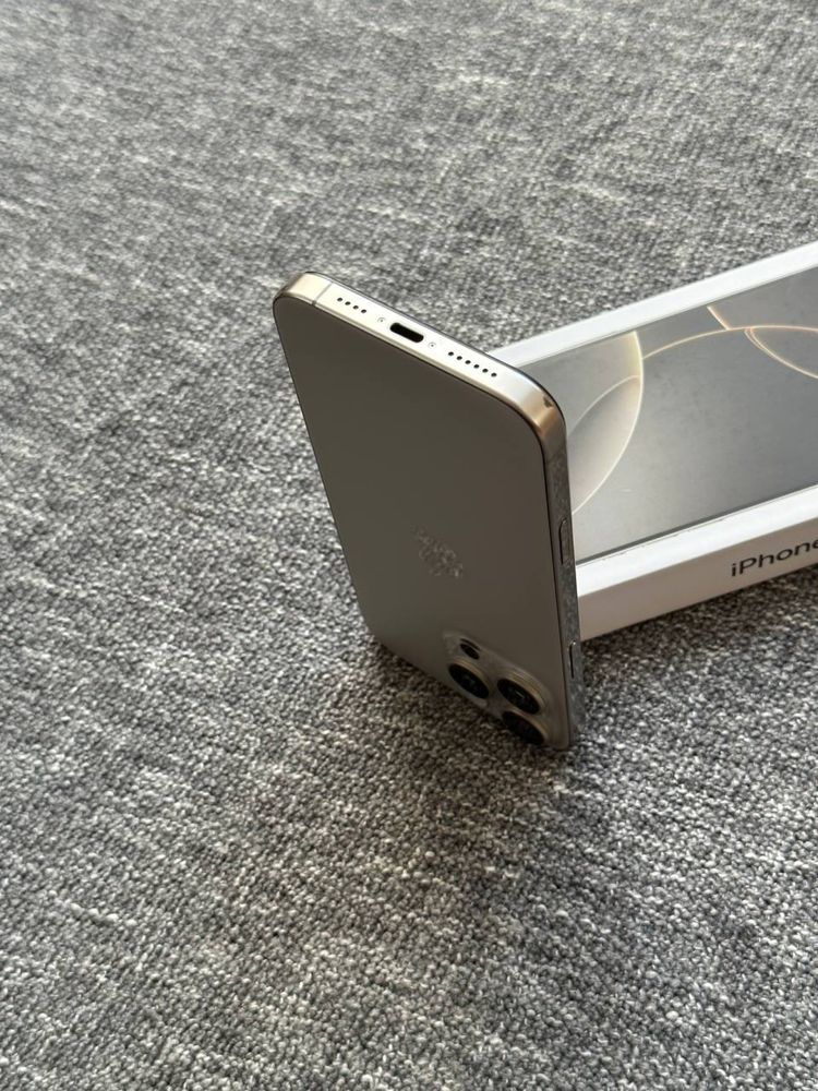 Продам IPhone 16 PRO MAX 256 Neverlock