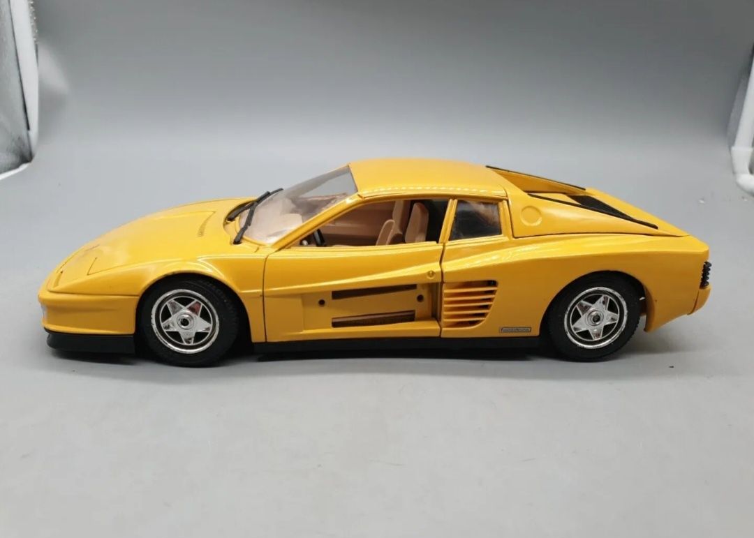 Model auta w skali 1:18 Bburago Ferrari Testarossa 1984