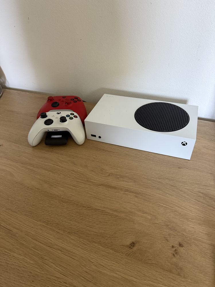 Konsola Microsoft Xbox Series S 512GB + 2 x Pad + stacja ładujaca