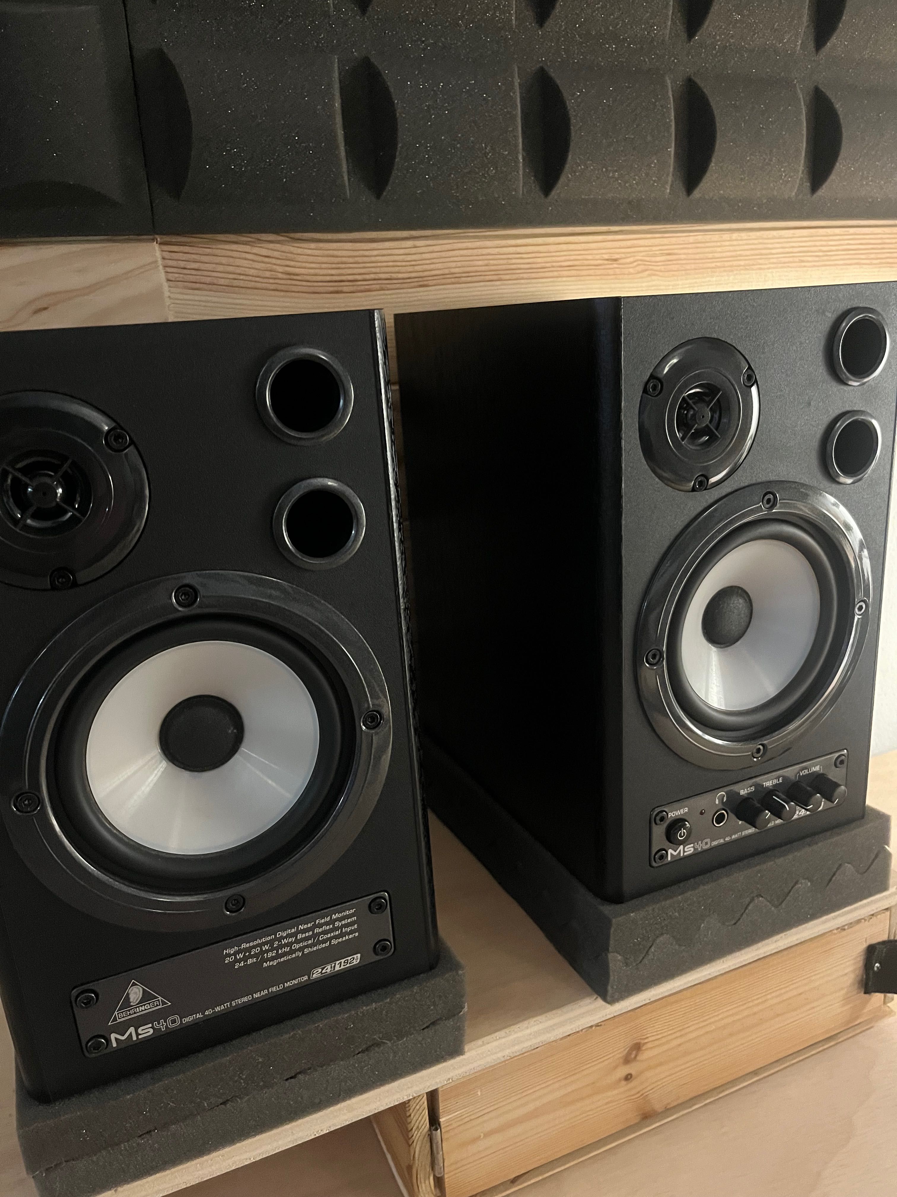 Monitores de Estúdio Behringer MS40