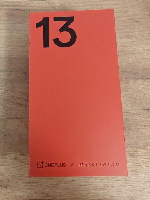 One plus 13 12/256 dystrybucja xkom, stan perfekcyjny + ładowarka 100w