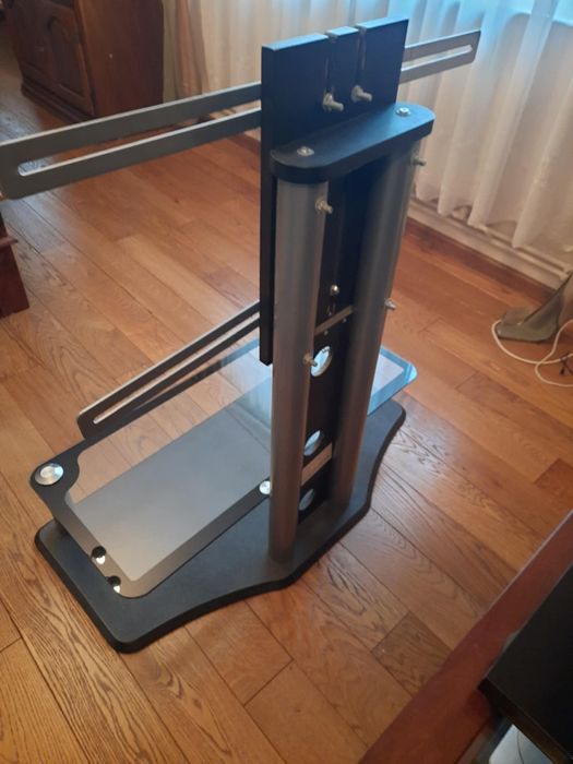 Stolik na telewizor szklana półka