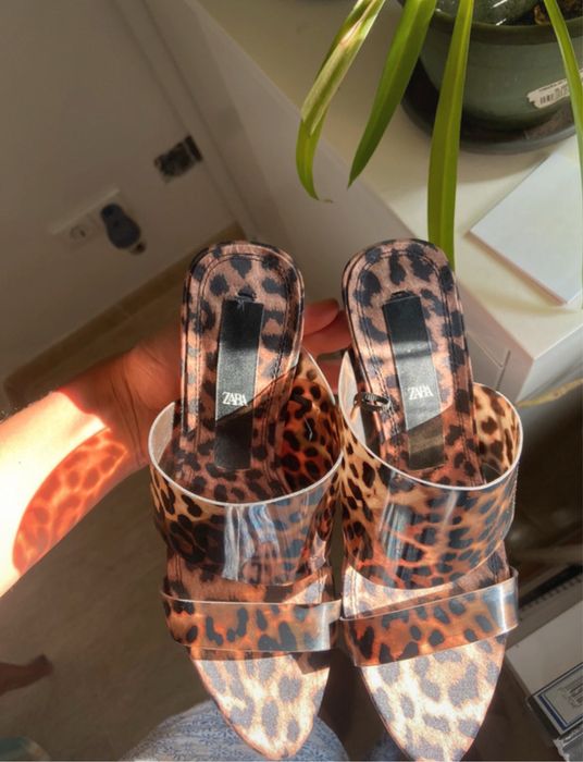 Saltos altos com estampa leopardo