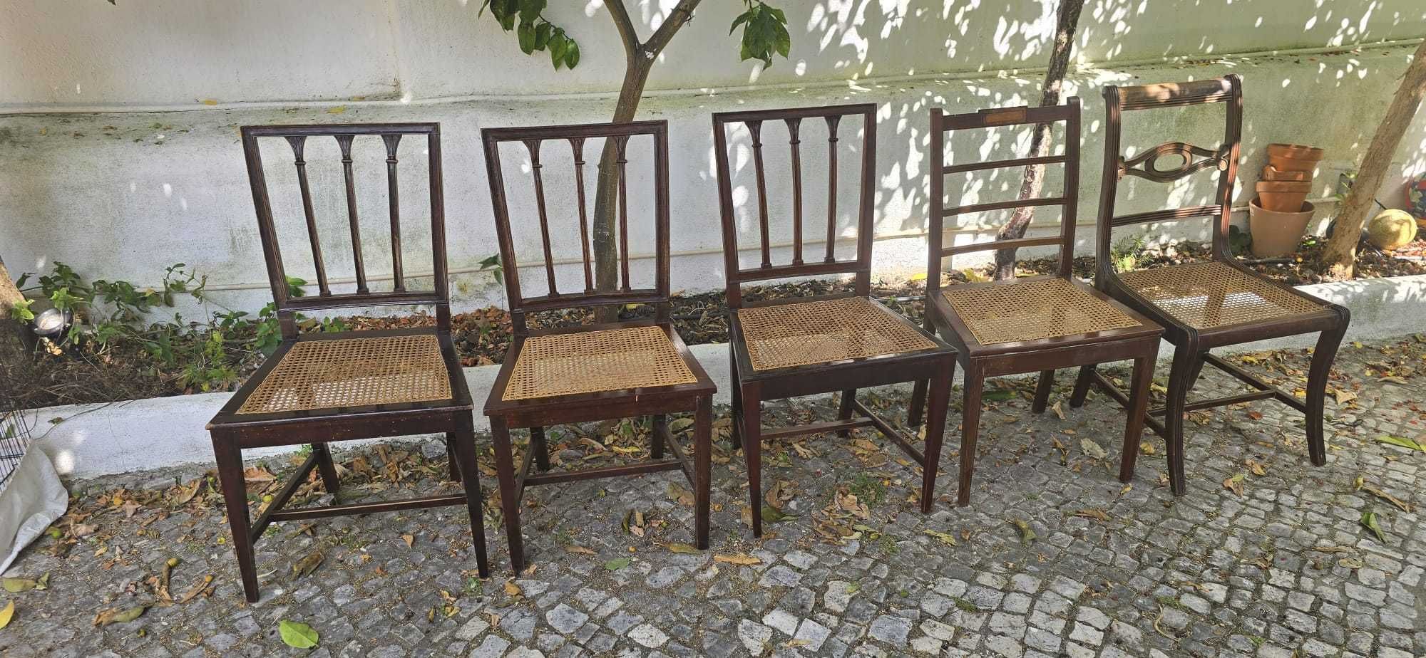 Mesa e cadeiras de jantar