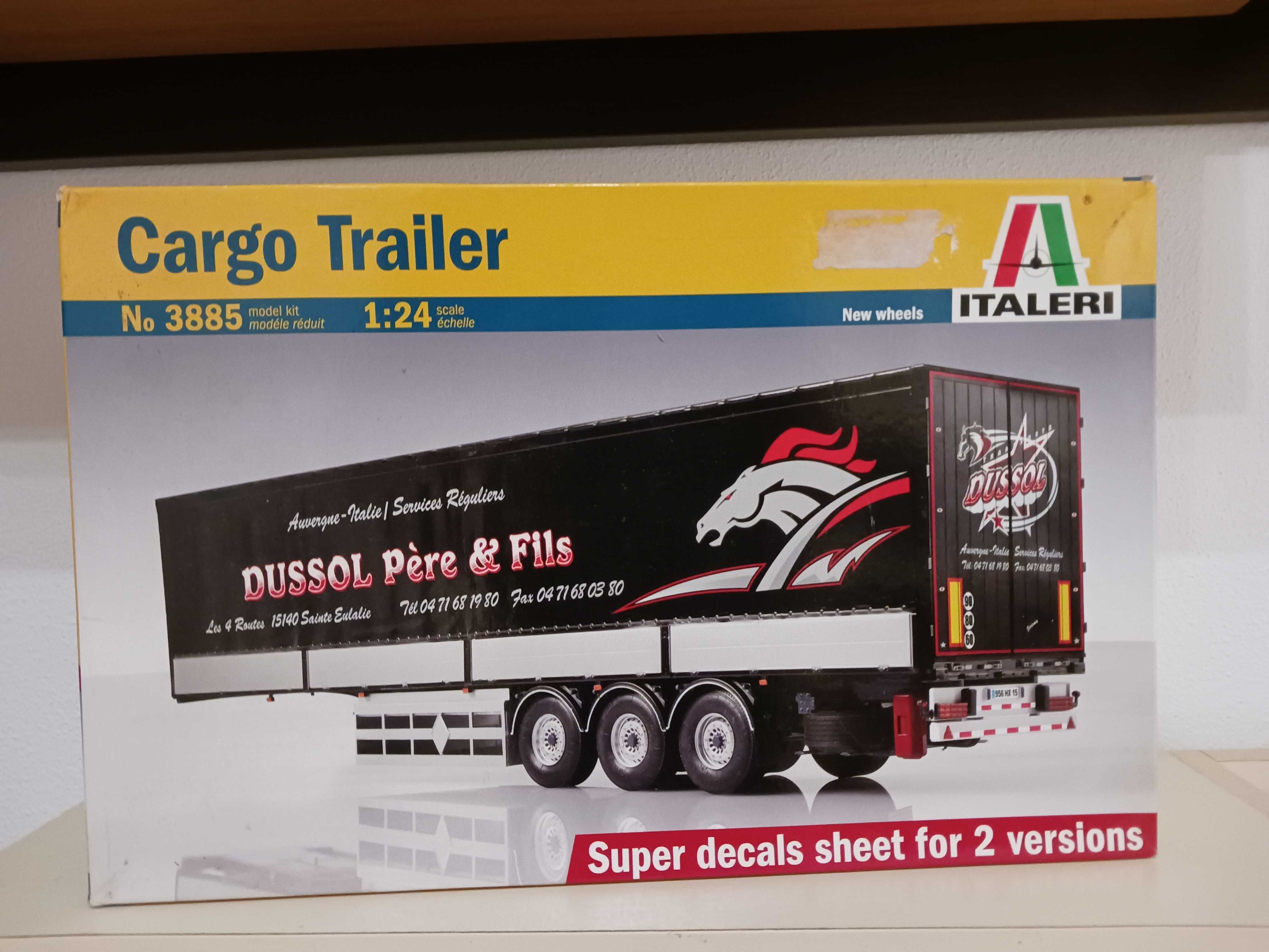 Camião Volvo e reboque