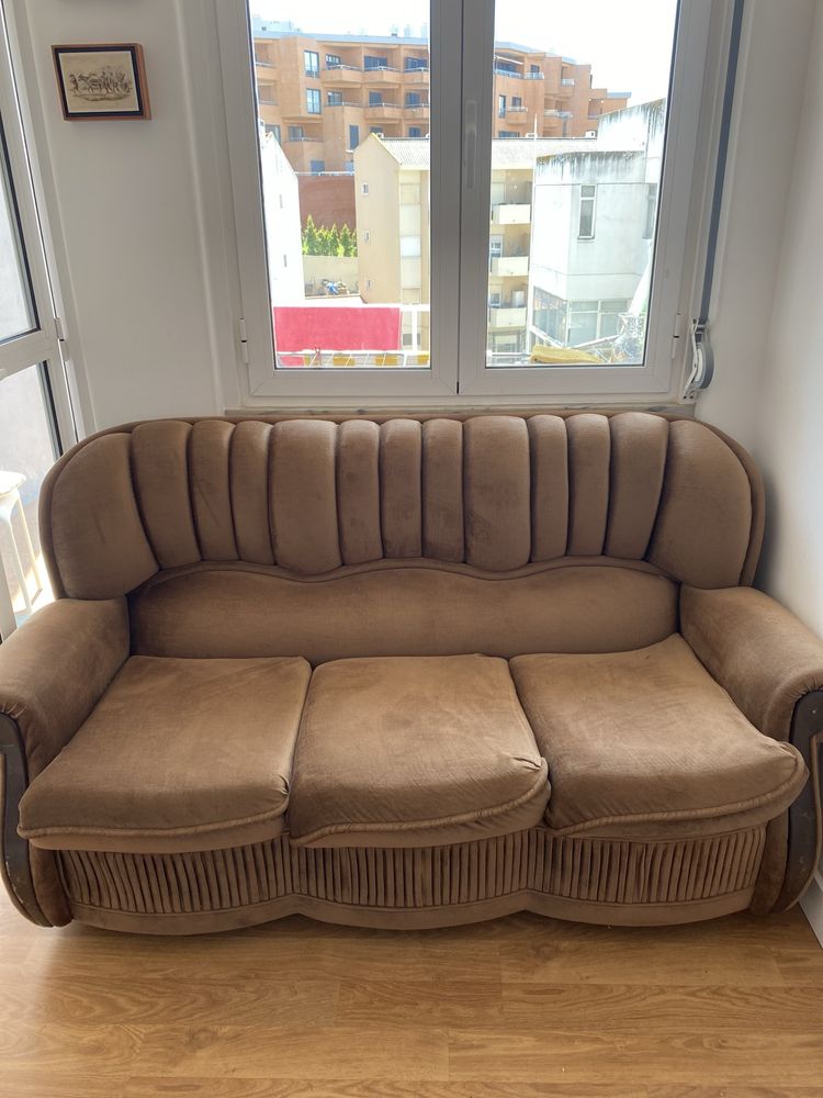 Sofá cama vintage em ótimo estado – super confortável e funcional