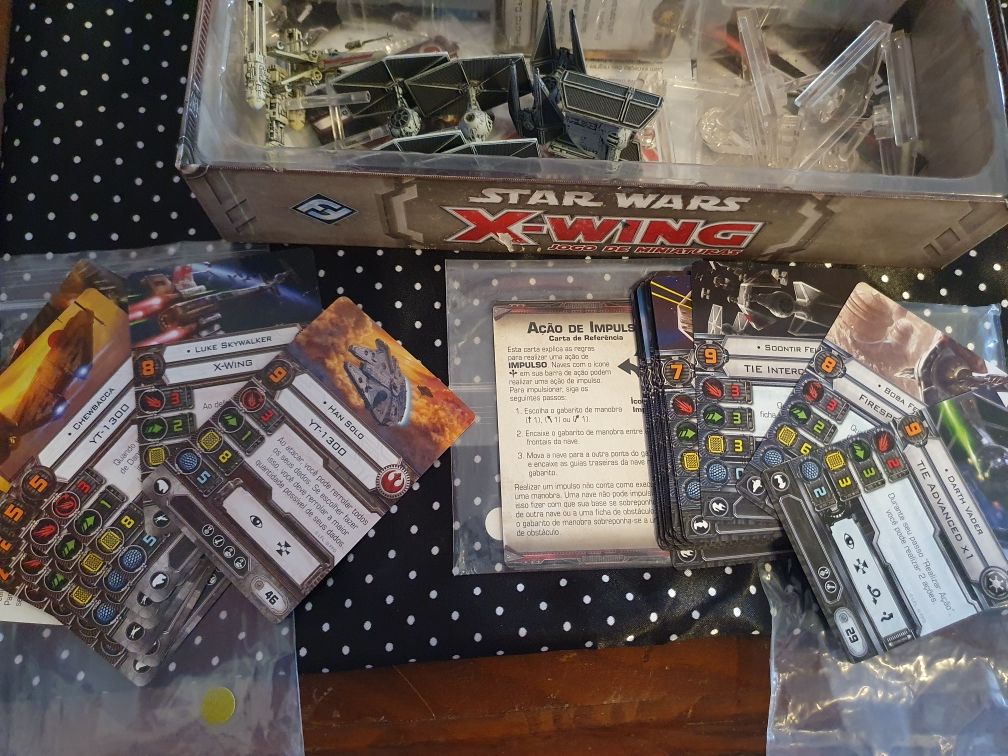 Star Wars X-Wing - jogo de miniaturas - base + extras