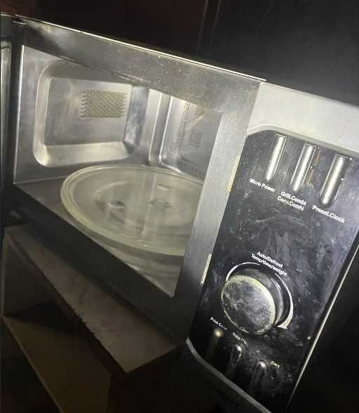 Мікрохвильва піч СКАРЛЕТТ SC2501 з грілем