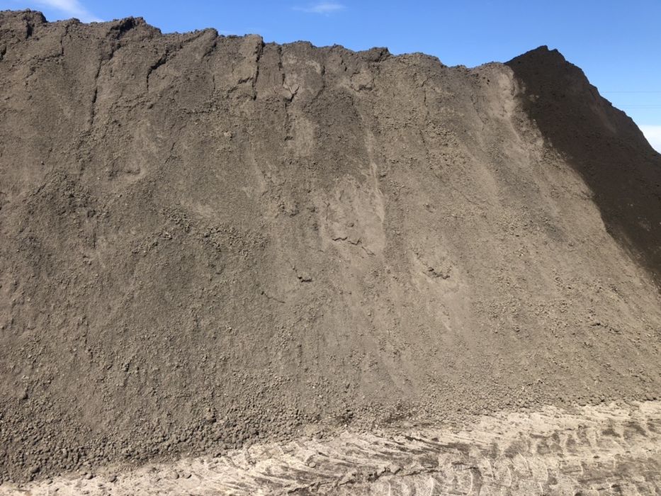 Ziemia ogrodowa przesiewana,humus bez zanieczyszczeń.