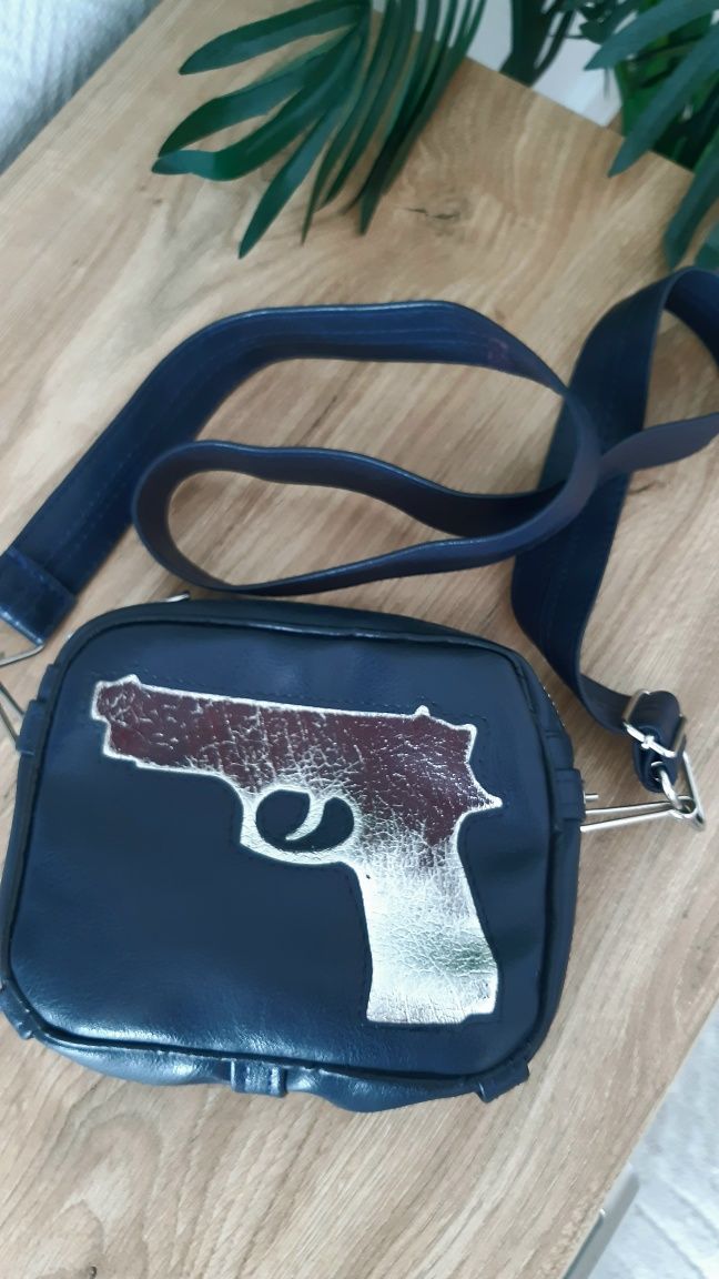 Torebka streetwearowa Luka Bandita czarna srebrny pistolet