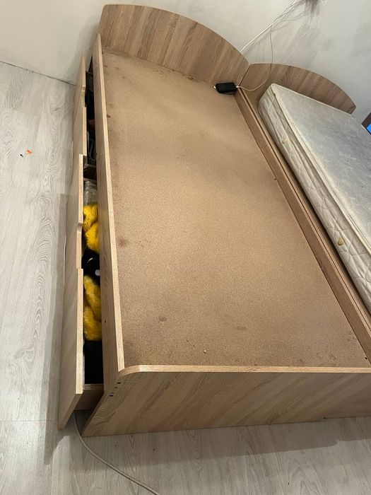 10 тисяч гривен. Одна 5 тисяч гривен