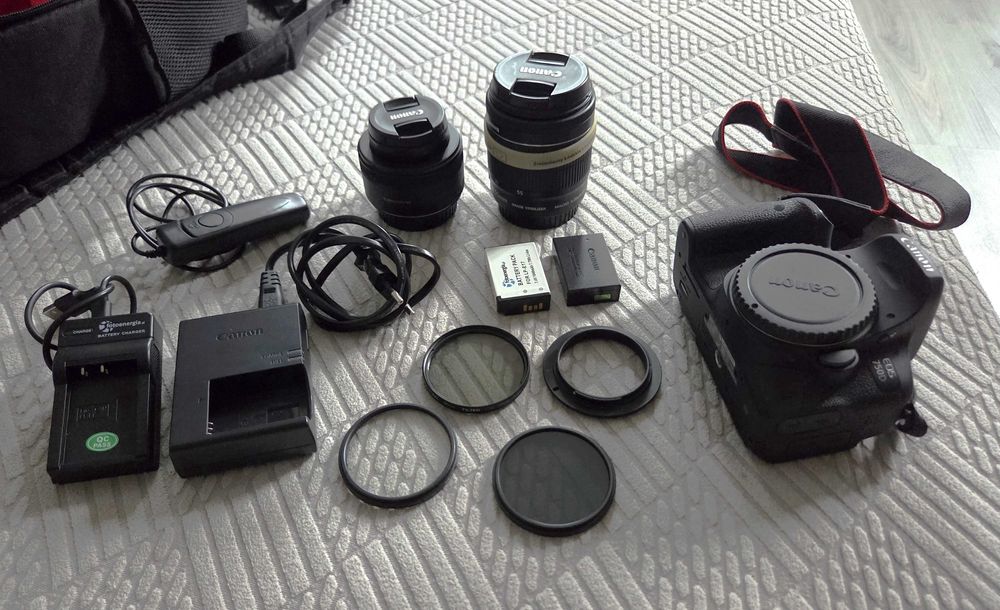 Lustrzankę Aparat Canon EOS 750D z dwoma obiektywami 18-55mm i 50mm