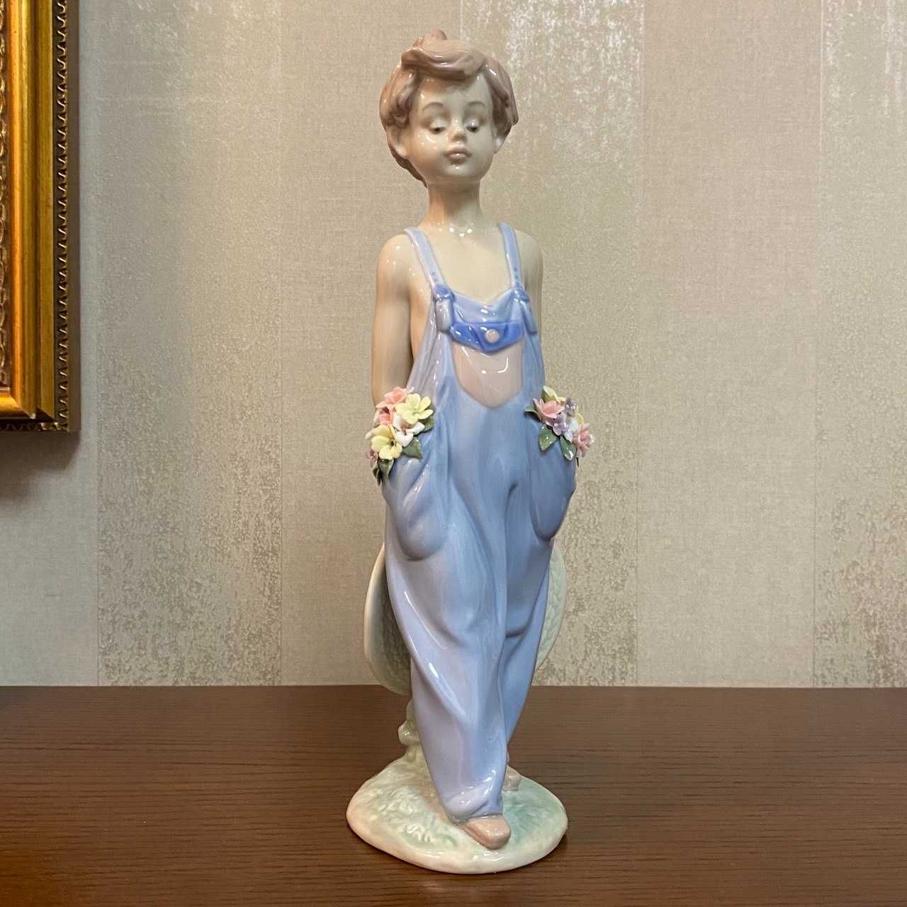 Фарфоровая статуэтка Lladro «Карманы полные желаний».