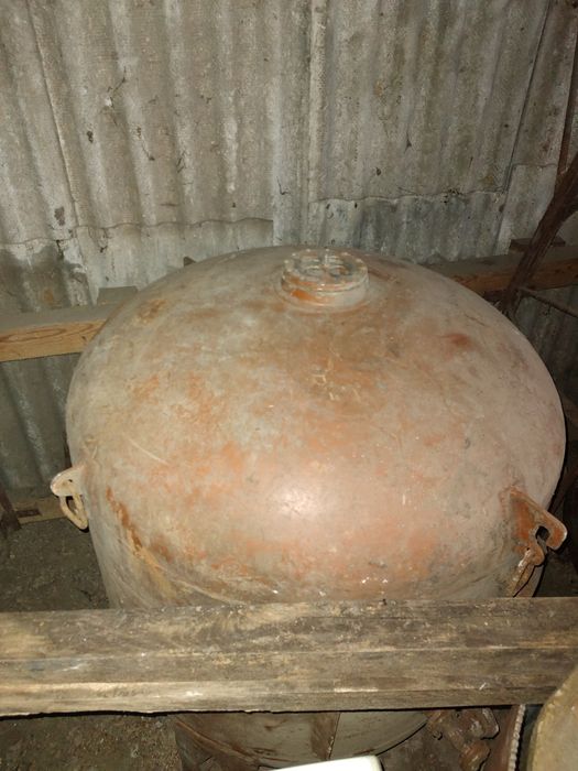 Продам бочку, балон, герметизований , біля  1000л