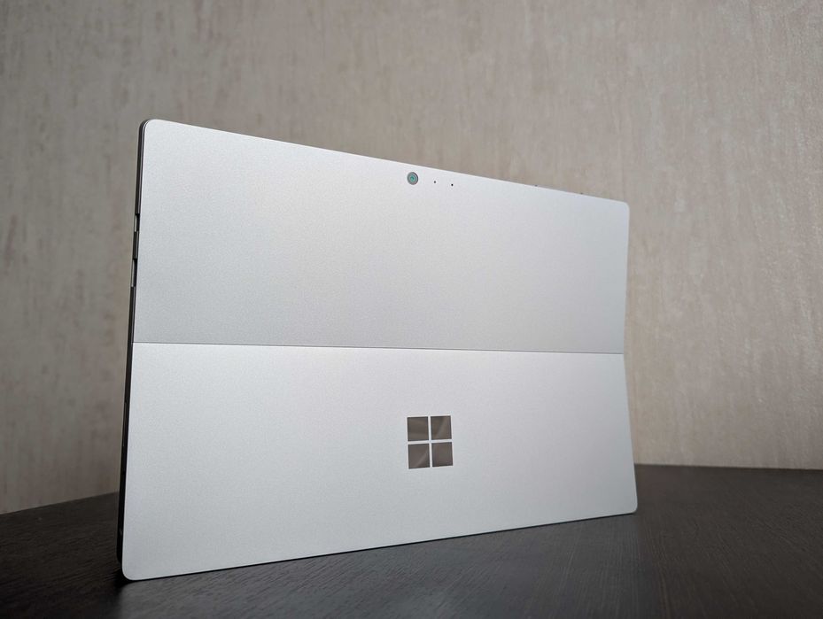 Microsoft Surface Pro 4 8/256gb Intel Core i5-6300u Батарея 99%
