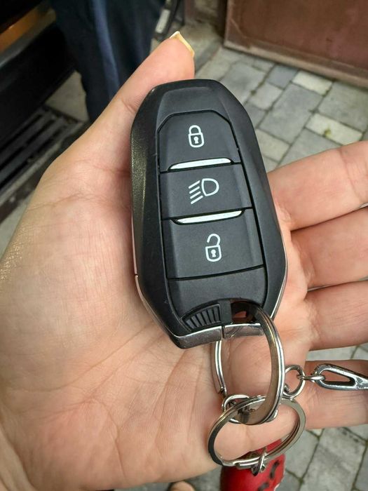 автомобіль Peugeot e-2008 GT 2020 електромобіль