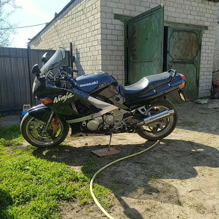 Kawasaki zzr 400