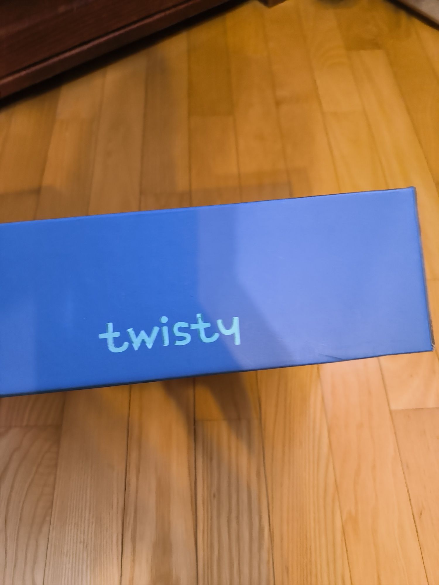 НОВІ шкіряні кросівки туфлі Twisty для хлопчика р.33