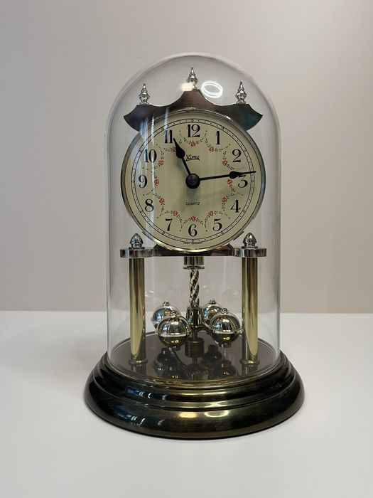 Вінтажний настільний годинник Koma (Quartz) під скляним ковпаком