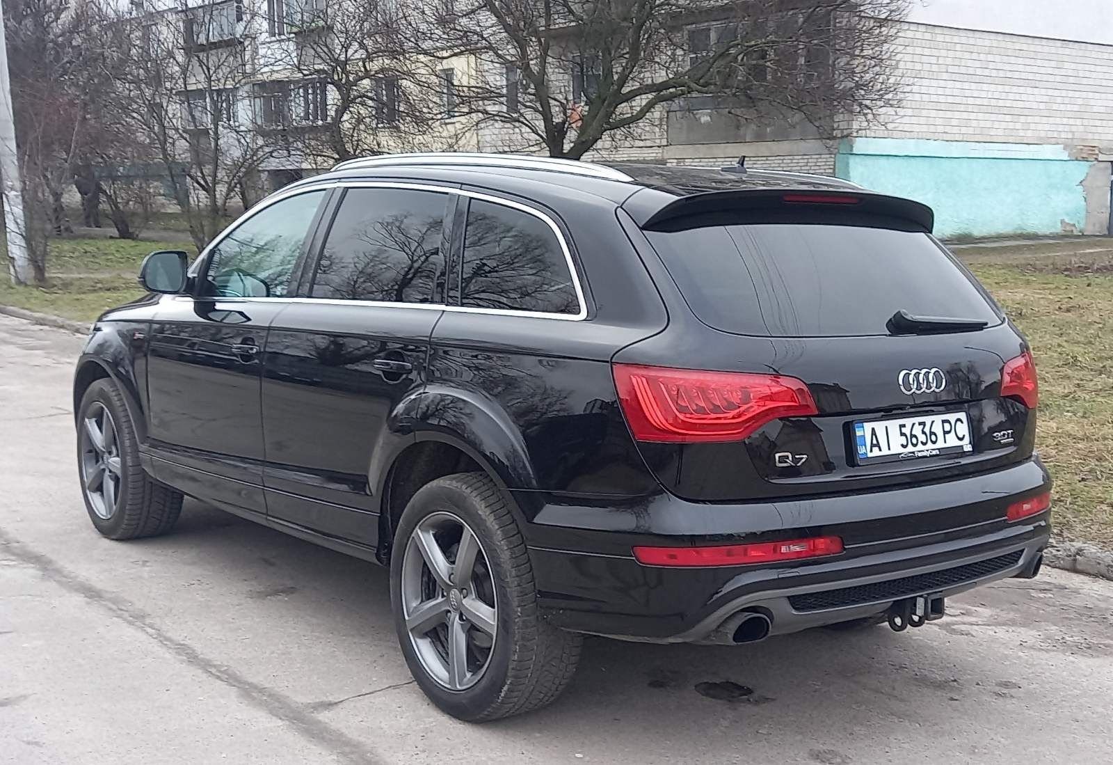 Продам Audi Q7 на полном боевом ходу в идеальном состоянии