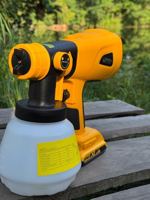 Bezprzewodowy pistolet do malowania sufitów na akumulator DEWALT 18V