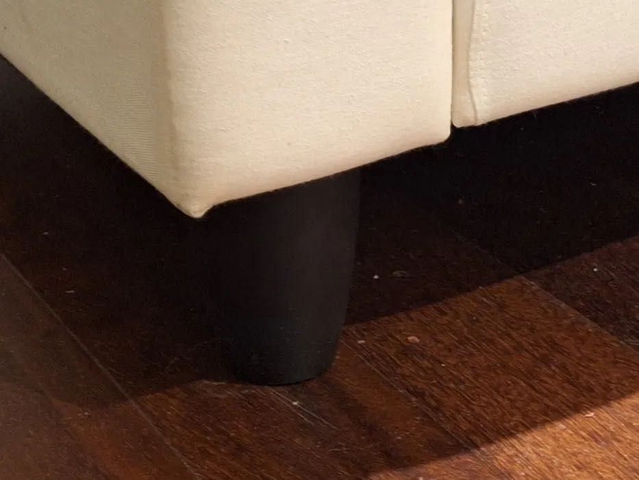 Sofa branco 2 lugares ( 145x70cm)