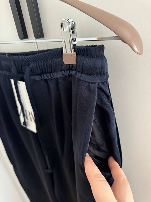 Сатинові брюки Zara