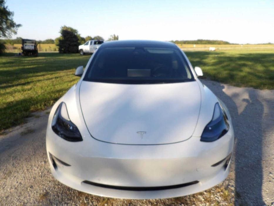 Tesla Model 3      2022