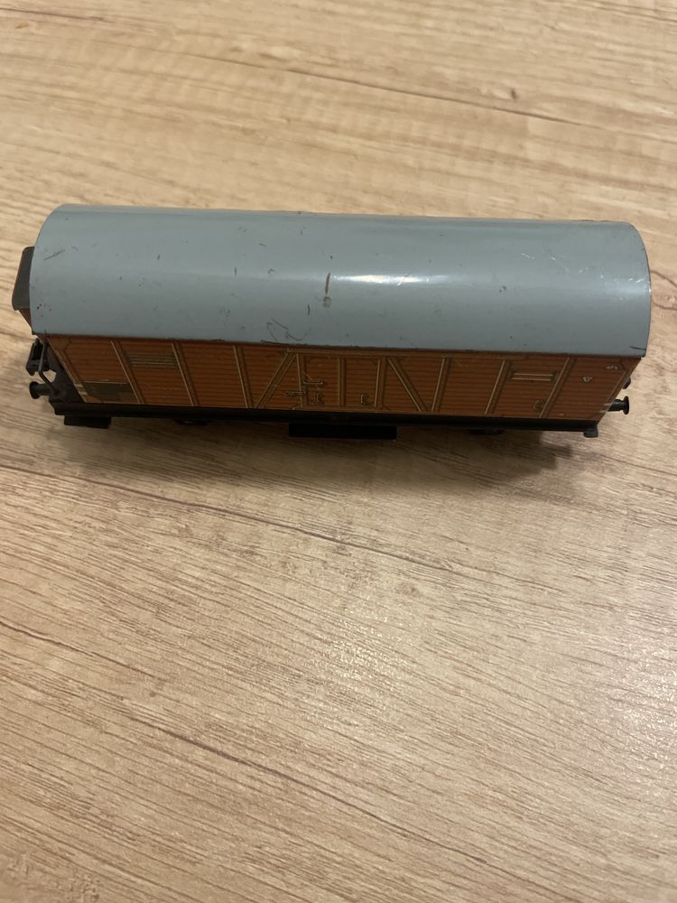 Dwuosiowy wagon Trix HO