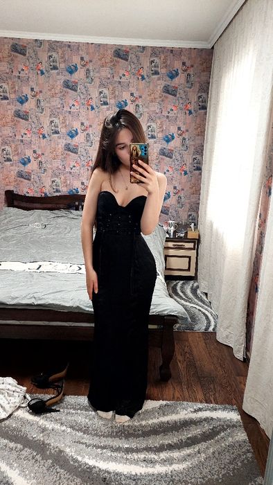 Атласна корсетна сукня