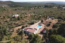 Moradia T3 com Piscina, inserida em lote de 5.000m2 em Foral