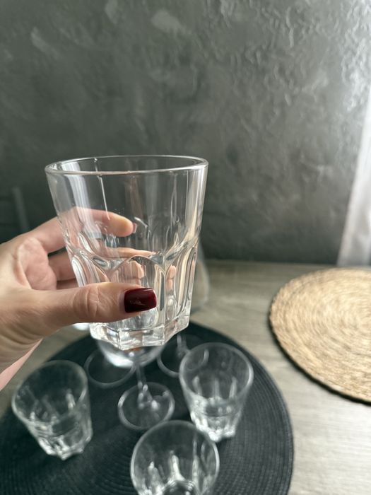 Набір бокалів та стаканів