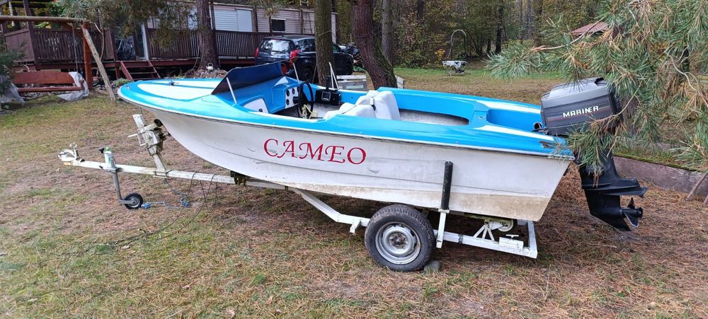 Łódź motorowa z silnikiem