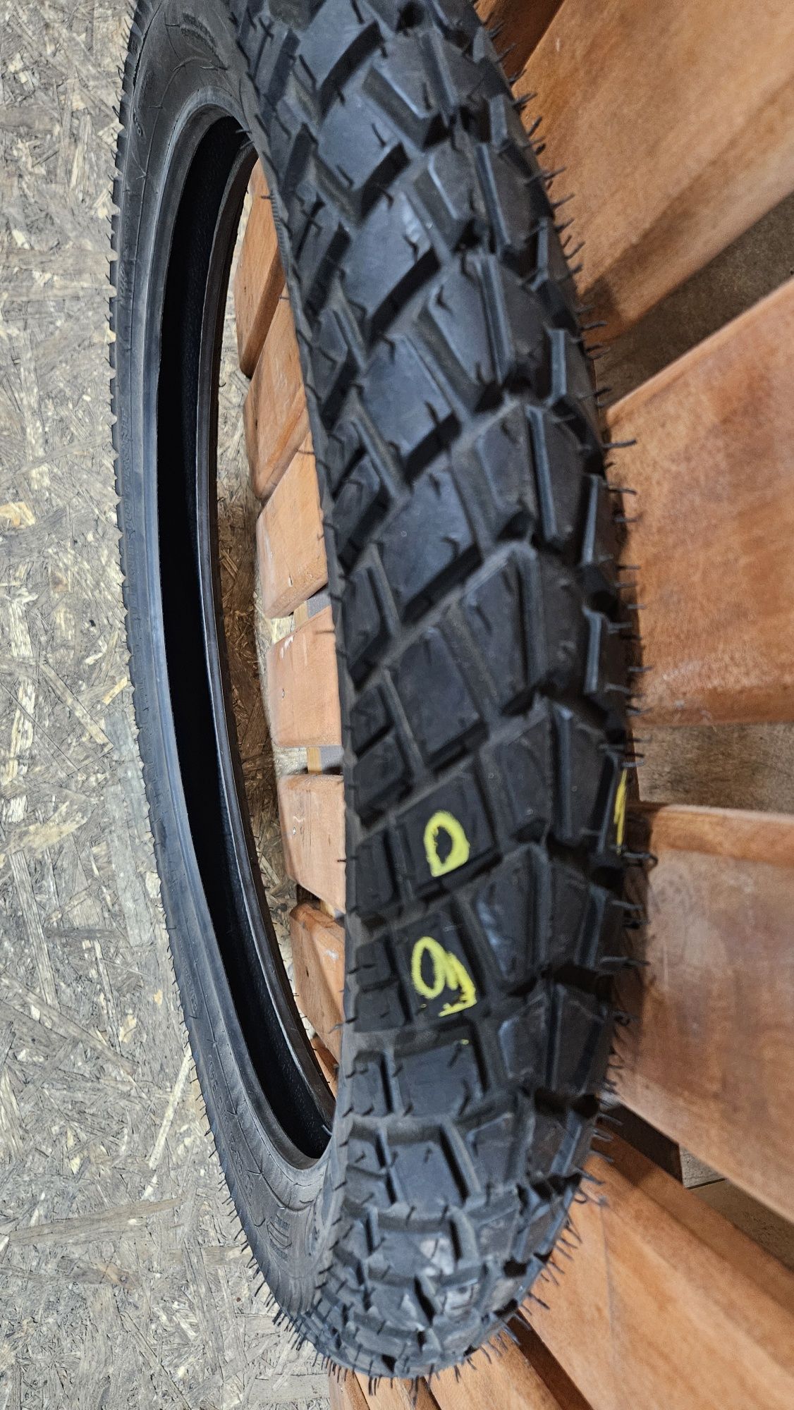 Opona 90.90.90.21 Pirelli nowa