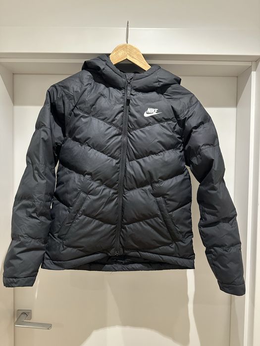 Zimowa kurtka Nike w rozmiarze 147/158