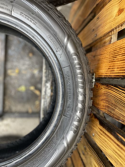 Шини 205/60 r16 зимові Goodyear стан нових 8 мм