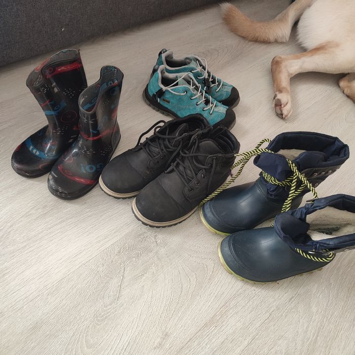 Віддам безкоштовно дитяче взуття