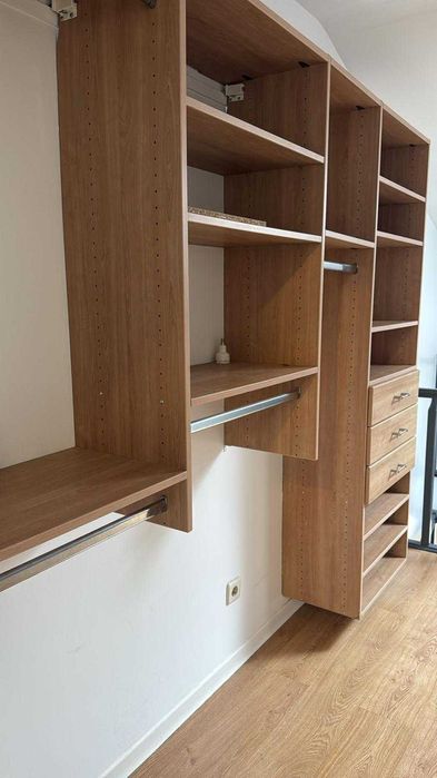 Roupeiro de Parede com gavetas