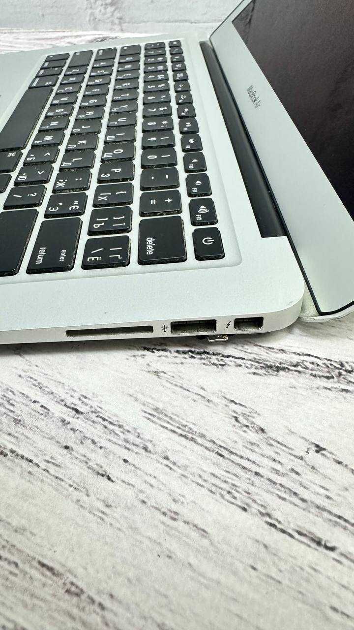 Ноутбук 13.3" Apple MacBook Air A1369 Core2Duo Nvidia Geforce уцінка