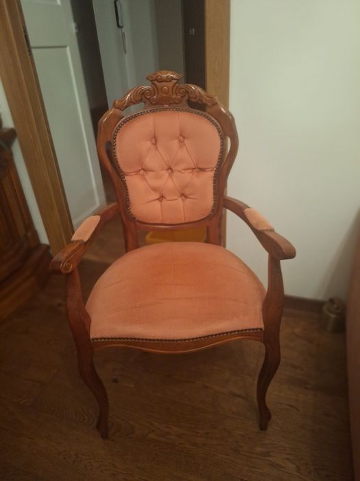 Krzesło antyk różowe obicie