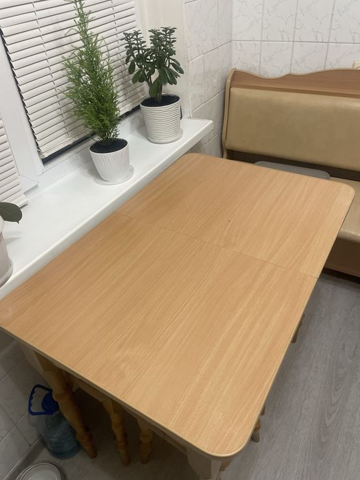 Продам комплект (стіл + 4 стула)