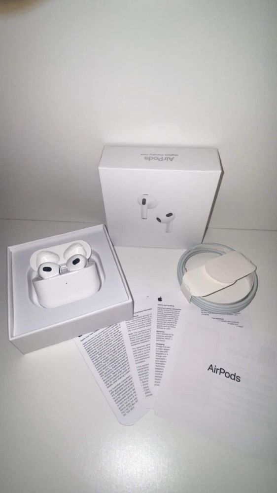 Słuchawki AirPods 3 generacji.