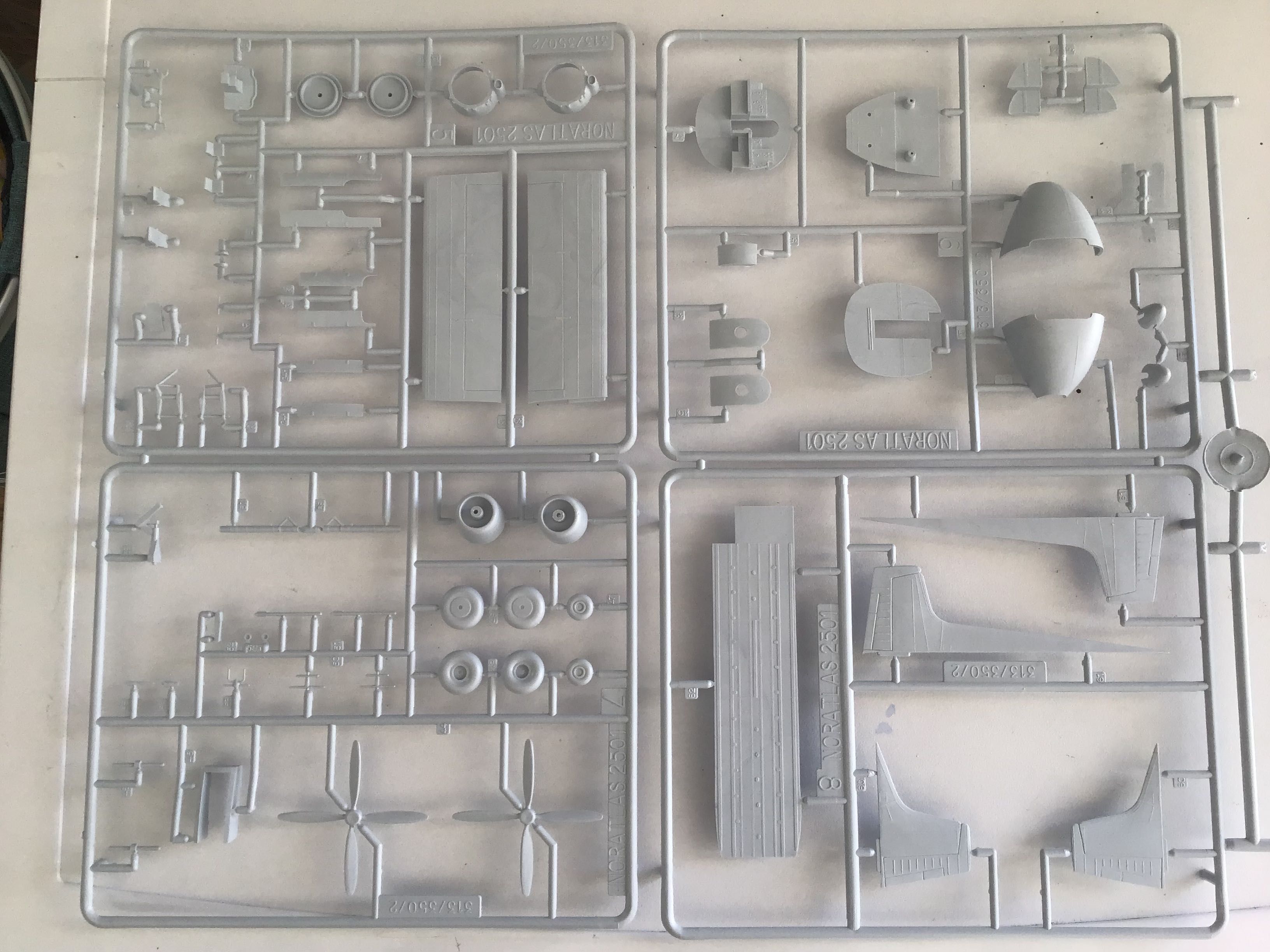 Kits de aviões Noratlas e SU 24 escala 1/72