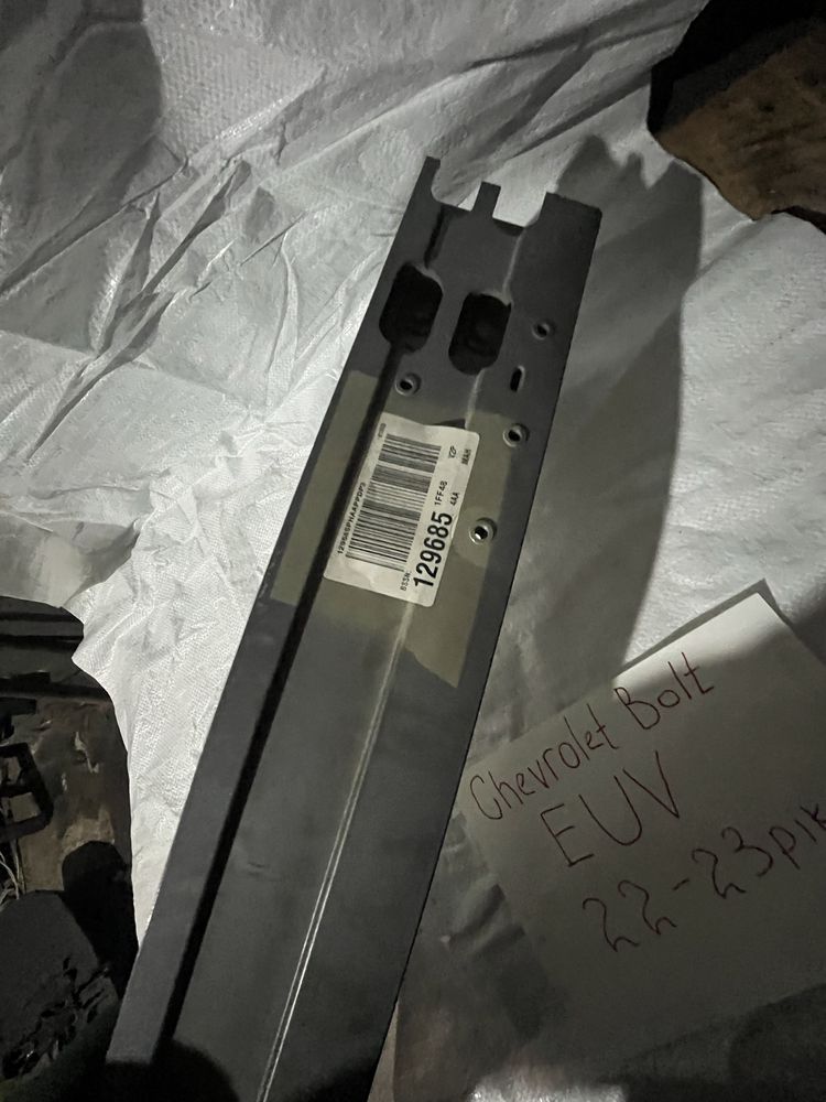Bolt euv 22-23рік підсилювач бампера