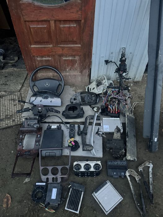 Продам пластик Мерседес Мл163