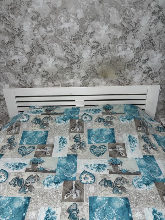 Продам двоспальне ліжко разом з матрацом 160 х 200