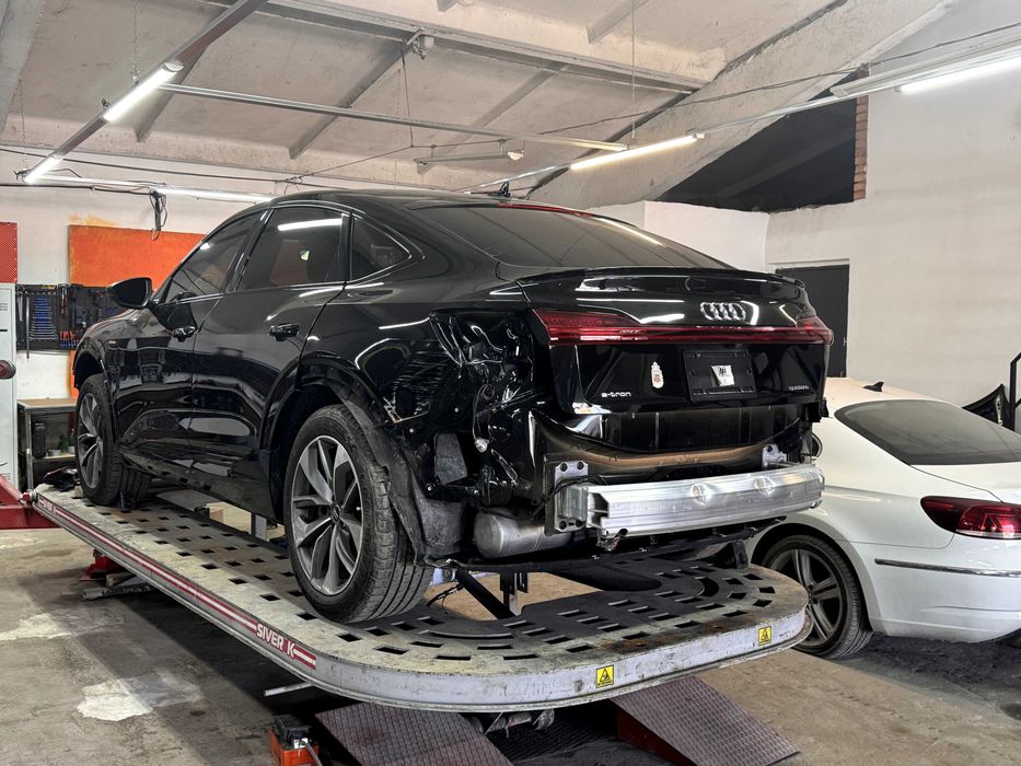 Рихтування автомобілів на стенді